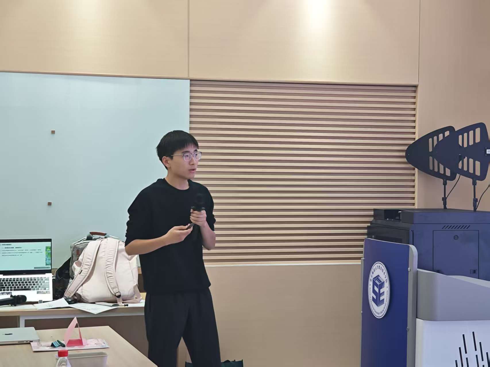 1760915852512193.jpg 1760915852512193.jpg